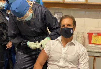 乌拉圭总统拉卡列接种中国新冠疫苗