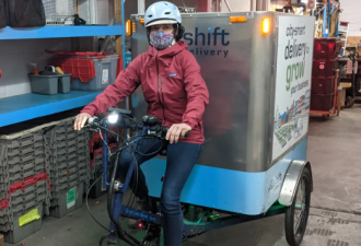 自行车和电动自行车成为加城市送货新宠