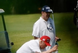特朗普在高尔夫球场发挥失常猛砸草坪