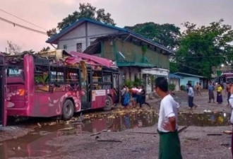 缅甸仰光一镇区车站内，一辆公交车发生爆炸