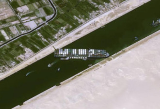苏伊士运河“大堵船”或将持续数月