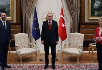 欧盟女“总理”访土耳其 遭遇这一场面太尴尬
