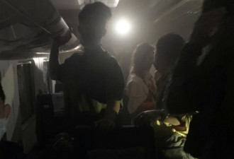 台铁事故现场: 500乘客开手机爬窗逃出