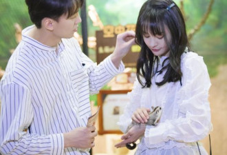 郑爽争抚养权案神情憔悴 爽妈却在与闺蜜赏花