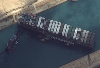 路透:堵塞苏伊士运河货轮船身已正恢复正常航线