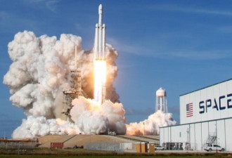 马斯克的SpaceX为何能成独家登月合作商？