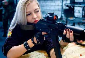 俄罗斯最美女兵前凸后翘，却因一段视频被开除