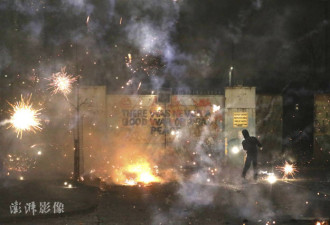 英国北爱尔兰骚乱:互掷燃烧瓶 点燃公交车
