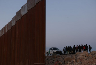 单月拦截17万非法移民 亚利桑那州宣布紧急状态