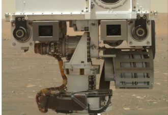 NASA毅力号第一张自拍照出炉 机智号同框出镜