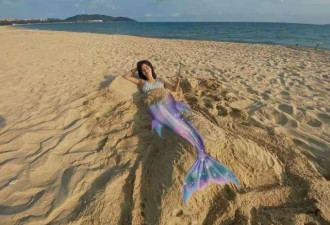 卢靖姗晒泳装照：沙滩跳跃 一双长腿吸睛