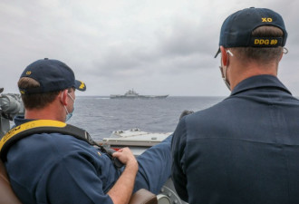 辽宁舰与美军舰在菲律宾海近距离相遇