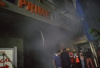 印度一医院凌晨起火4人死亡 浓烟滚滚 墙体烧黑