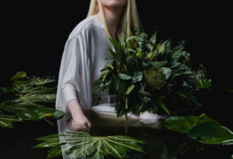 华裔模特儿雪丽：从白化病弃婴到时尚宠儿