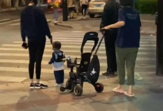 奚梦瑶带儿子逛街，何广燊不停地往妈妈腿边躲