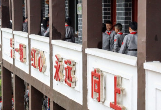 中国第一所红军小学 每天穿戴军装红军帽上学