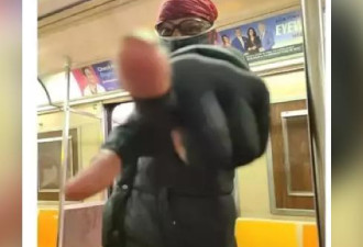 亚裔女纽约地铁遭指脸辱骂 流浪汉仗义出手相助
