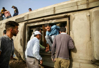 11死98伤 埃及惊传铁道列车出轨翻覆