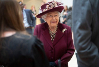 女王寂寞度过95岁生日 凯特威廉一身黑衣