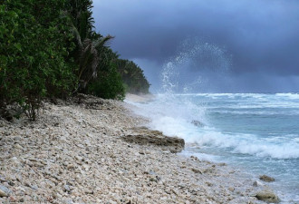 岛国海滩冲上感染新冠男尸 16人被隔离