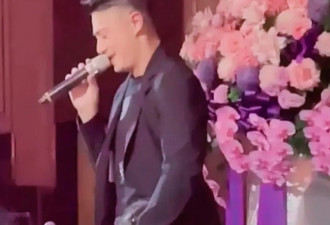 霍建华与女儿同框照曝光！4岁女儿高到爸爸腰