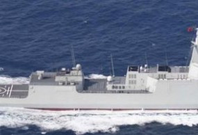 日公布辽宁舰最新位置 舰载预警机升空警戒