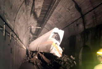台湾列车发生严重事故 已致50余人死亡百人受伤