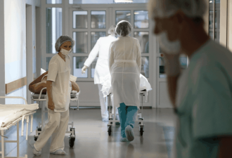 新冠疫情缓解 安省医院重启非紧急手术排期