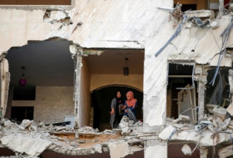 巴以冲突无停战迹象 通讯社记者居住大楼被炸塌
