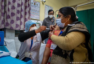 印度联邦政府宣布不采购进口疫苗 各邦自行进口