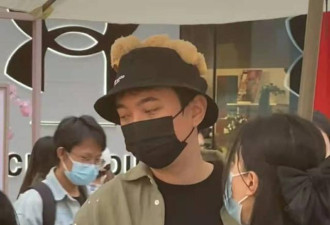 王思聪陪绯闻女友逛街 黑眼圈明显被调侃