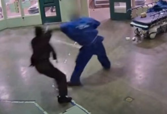美国女狱警给囚犯拿厕纸 头部突遭重拳袭击倒地