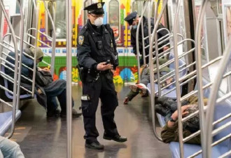 血溅纽约地铁 男子在联合广场站遭割颈