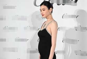 奚梦瑶手摸孕肚母爱满满，侧身照暴露超大肚子