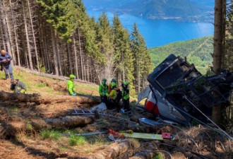 意大利观光缆车高空坠落 目前至少造成14人死亡