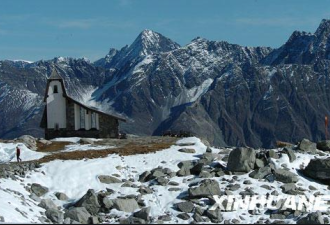 法国阿尔卑斯山区接连发生雪崩 已造12人丧生