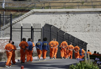 美国加州政府宣布7.6万囚犯将被提前释放