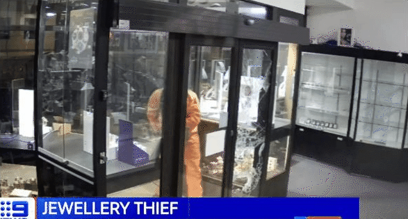 2人手持大锤抢劫珠宝店，澳警方呼吁线索