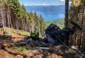 意大利登山缆车意外断缆坠地 9死2伤