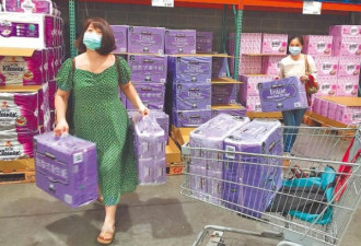 台湾疫情升温 超市现卫生纸、泡面抢购潮