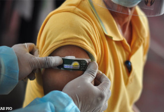 菲律宾鼓励民众接种疫苗出奇招抽奖送牛送车