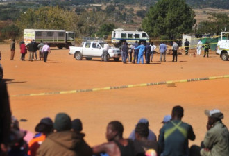 南非私刑案：9名“嫌犯”脖子被套上燃烧轮胎