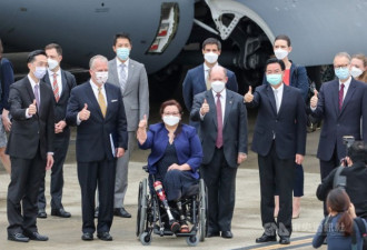 美国参议员访团抵台 宣捐赠台湾75万剂新冠疫苗