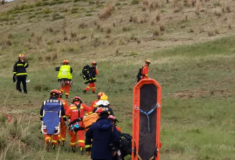 搜救员:找到11人只1人幸存 3人找到时刚去世