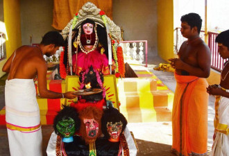 疫情肆虐 印度寺庙已经开始供奉新冠女神