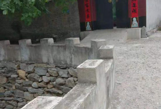 山村神仙爱情:丈夫5年间背2万多块石头为妻造桥
