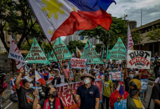 菲律宾多地爆示威 民众到华使馆前促中国船离开