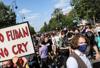 匈牙利首都示威：“我们不要复旦”