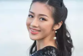 温哥华15岁华裔学霸女孩成选美冠军!