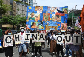 上千菲国民包围中国使馆 高喊：打倒帝国主义！